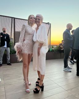 Nilperi Sahinkaya feet photo thumbnail