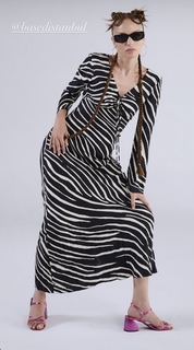 Nilperi Sahinkaya feet photo thumbnail