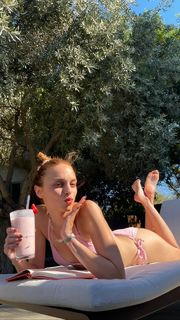 Nilperi Sahinkaya feet photo thumbnail