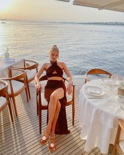 Nilperi Sahinkaya feet photo thumbnail