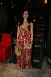 Nimrat Kaur feet photo thumbnail