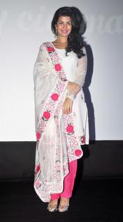 Nimrat Kaur feet photo thumbnail