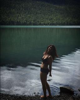 Nimrat Kaur feet photo thumbnail