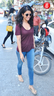 Nimrat Kaur feet photo thumbnail