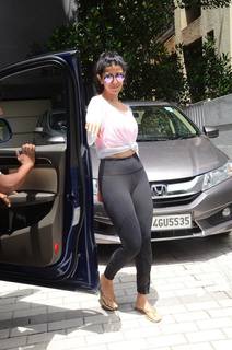 Nimrat Kaur feet photo thumbnail