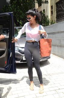 Nimrat Kaur feet photo thumbnail