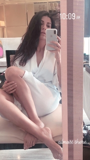 Nimrat Kaur feet photo thumbnail