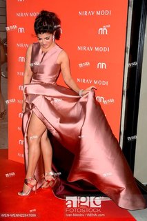 Nimrat Kaur feet photo thumbnail