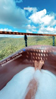 Nimrat Kaur feet photo thumbnail