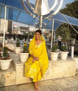 Nimrat Kaur feet photo thumbnail