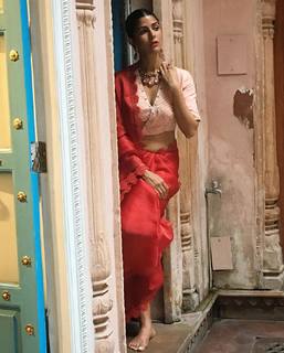 Nimrat Kaur feet photo thumbnail