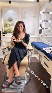 Nimrat Kaur feet photo thumbnail