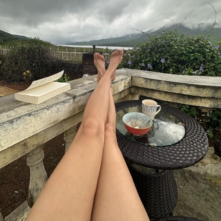 Nimrat Kaur feet photo thumbnail