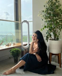 Nimrat Kaur feet photo thumbnail