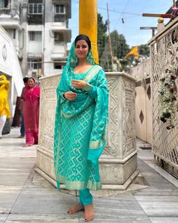 Nimrat Kaur feet photo thumbnail