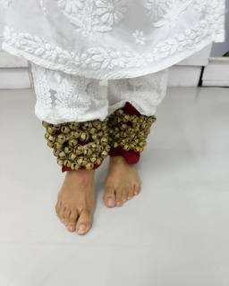 Nimrat Kaur feet photo thumbnail
