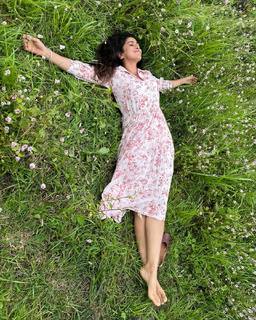 Nimrat Kaur feet photo thumbnail