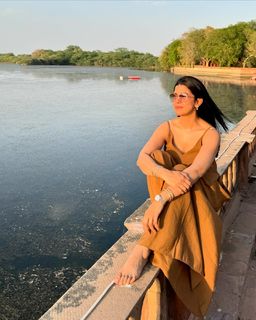 Nimrat Kaur feet photo thumbnail