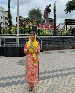 Nimrat Kaur feet photo thumbnail