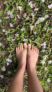 Nimrat Kaur feet photo thumbnail