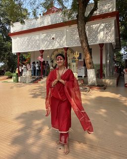 Nimrat Kaur feet photo thumbnail