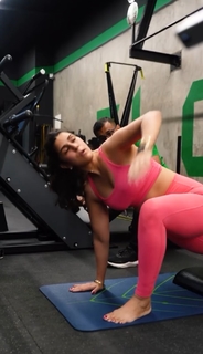 Nimrat Kaur feet photo thumbnail