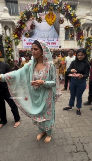 Nimrat Kaur feet photo thumbnail