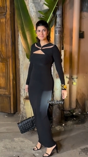 Nimrat Kaur feet photo thumbnail