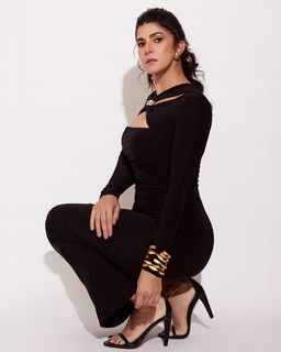 Nimrat Kaur feet photo thumbnail