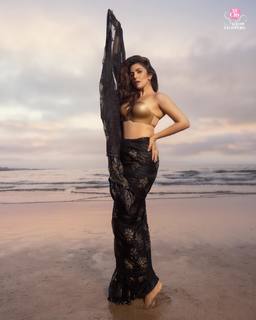 Nimrat Kaur feet photo thumbnail