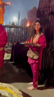 Nimrat Kaur feet photo thumbnail