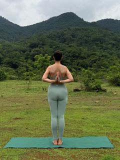 Nimrat Kaur feet photo thumbnail