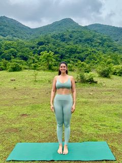 Nimrat Kaur feet photo thumbnail