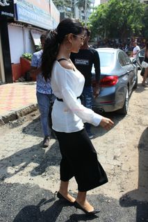 Nimrat Kaur feet photo thumbnail