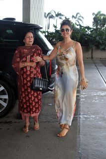 Nimrat Kaur feet photo thumbnail