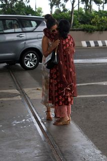 Nimrat Kaur feet photo thumbnail