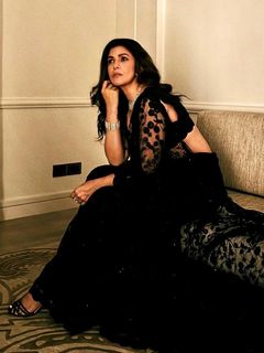 Nimrat Kaur feet photo thumbnail