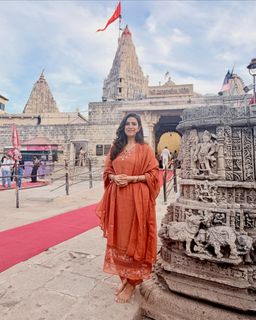 Nimrat Kaur feet photo 7