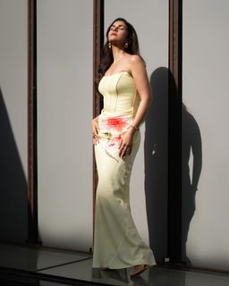 Nimrat Kaur feet photo 6