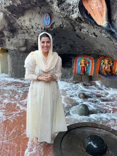 Nimrat Kaur feet photo 3