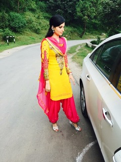 Nimrat Khaira feet photo thumbnail