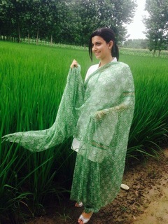 Nimrat Khaira feet photo thumbnail