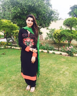 Nimrat Khaira feet photo thumbnail