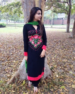 Nimrat Khaira feet photo thumbnail