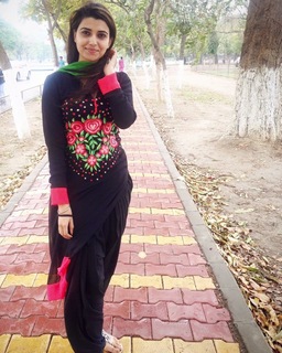 Nimrat Khaira feet photo thumbnail