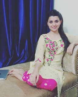 Nimrat Khaira feet photo thumbnail