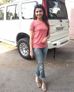 Nimrat Khaira feet photo thumbnail