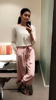 Nimrat Khaira feet photo thumbnail