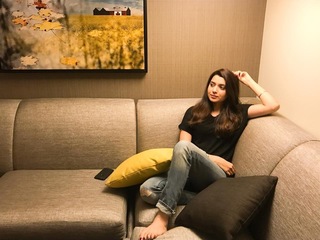 Nimrat Khaira feet photo thumbnail