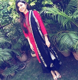 Nimrat Khaira feet photo thumbnail